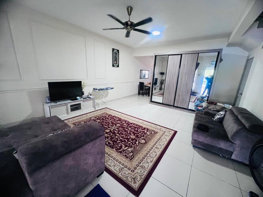 Astana Townhouse Bukitberuntung Livingroom Aircond Kampung Sungia Buaya